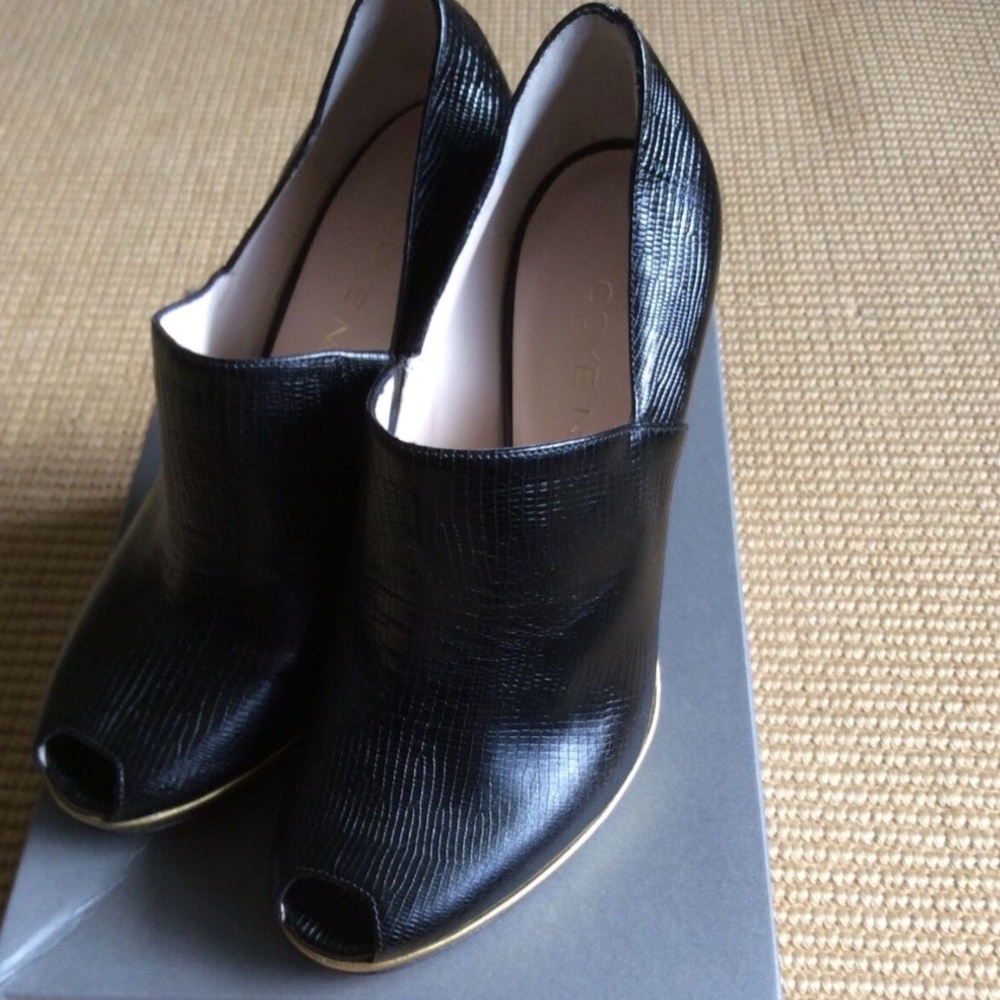 Coye Nokes Black Ankle Booties Size 7